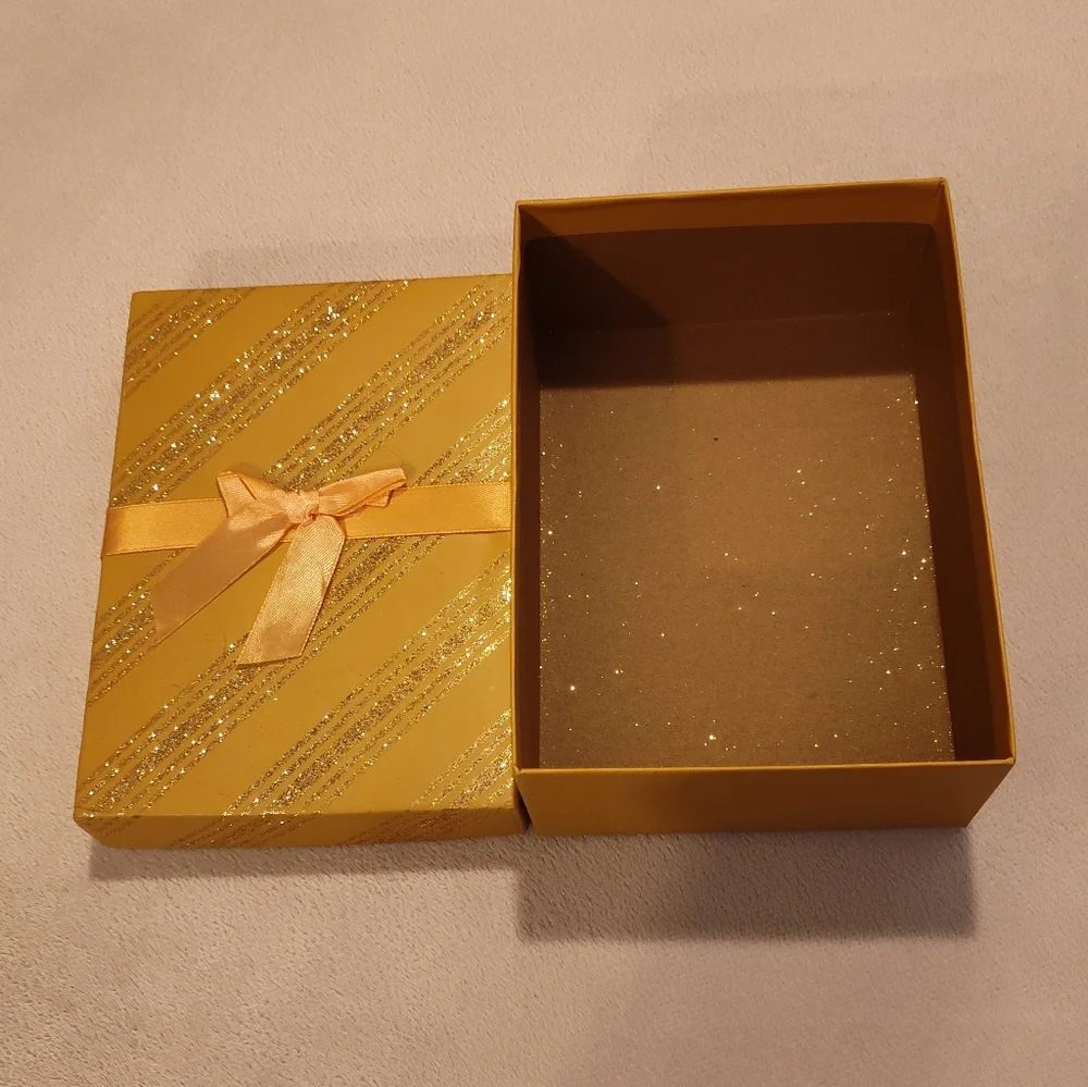 Like-New Gift Box